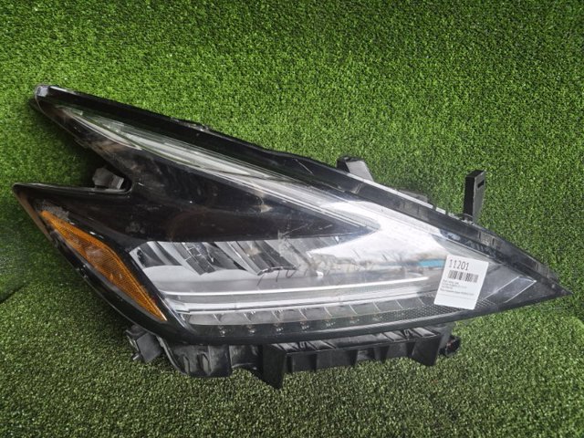 Вставка фары правой 260109UF0D NISSAN