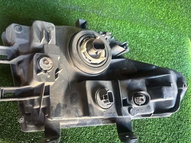 26060EA525 NISSAN Левая фара купить в Львов
