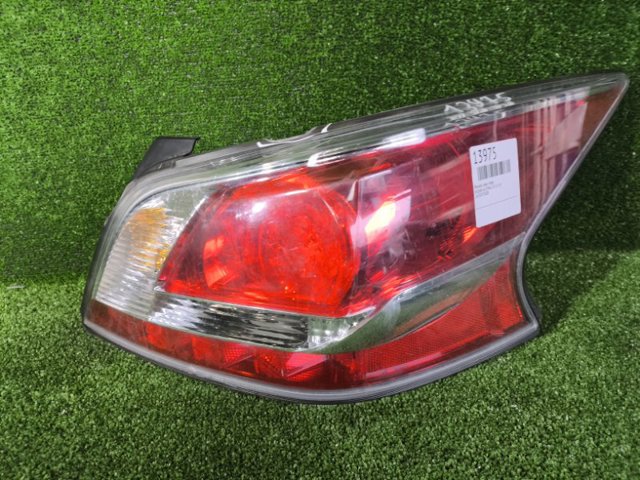 Фонарь задний правый 265503TA0B NISSAN