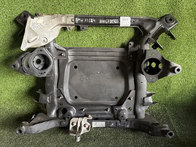 Поперечина передней подвески 31116788965 BMW