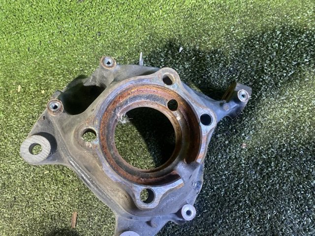 31216855954 BMW Цапфа передняя правая купить в Ровно