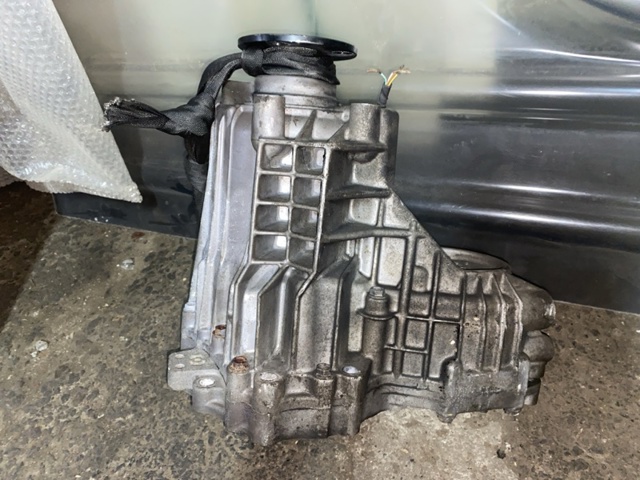 Раздатка (коробка раздаточная) 33100CG000 NISSAN
