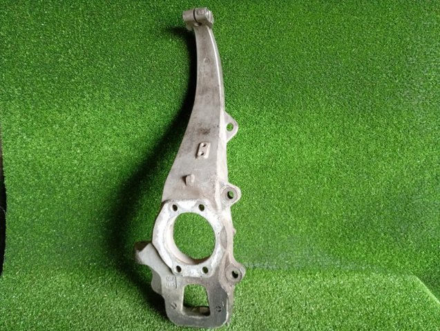 Цапфа передняя правая 400141CA0A NISSAN