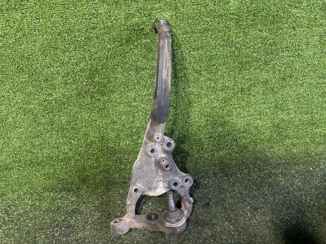 Цапфа поворотная правая 5168420AE CHRYSLER