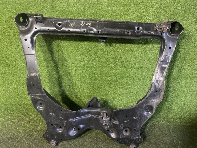 Передняя балка 54400JP20C NISSAN