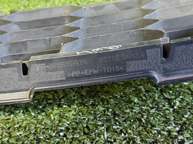 Решетка бампера нижняя 622563NA5A NISSAN