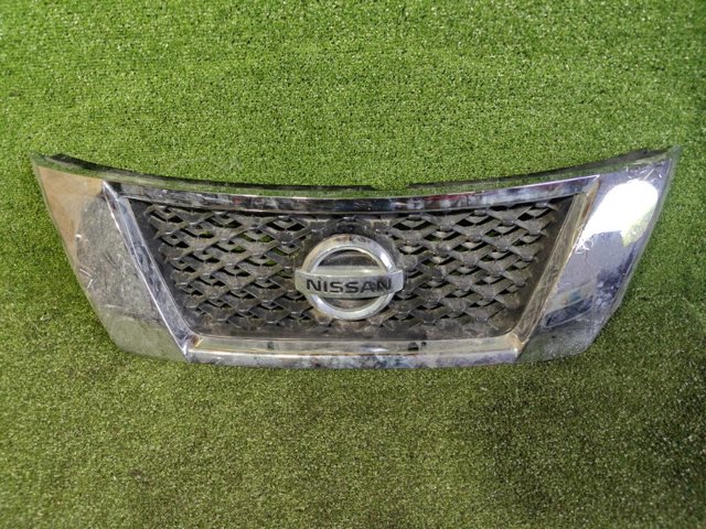 Решетка радиатора 623103KN0A NISSAN