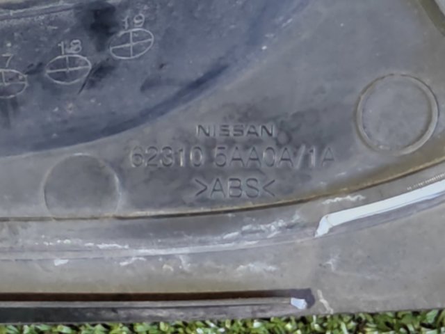 NISSAN 623105AA0A Решетка радиатора в наличии Винница