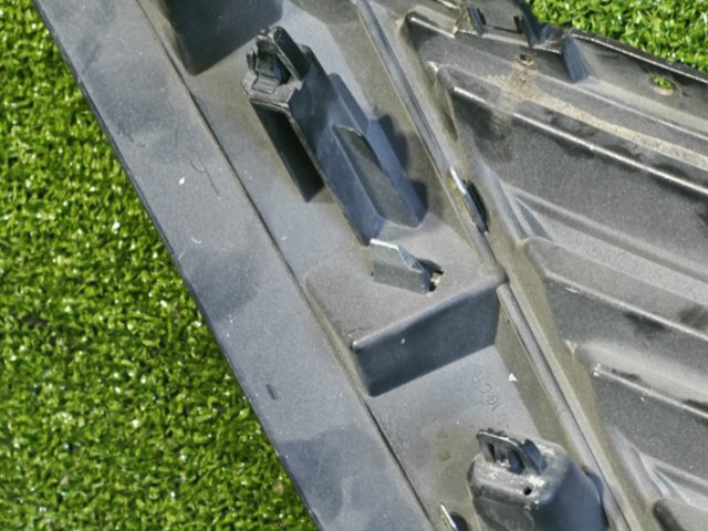 Облицовка радиатора 623109HS1A NISSAN