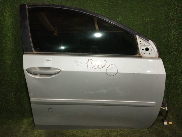 Пассажирская передняя дверь 6700102390 TOYOTA