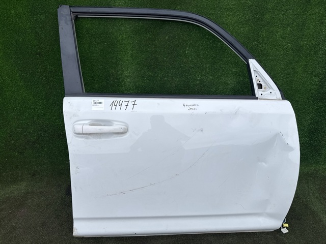 Пассажирская передняя дверь 6700135731 TOYOTA