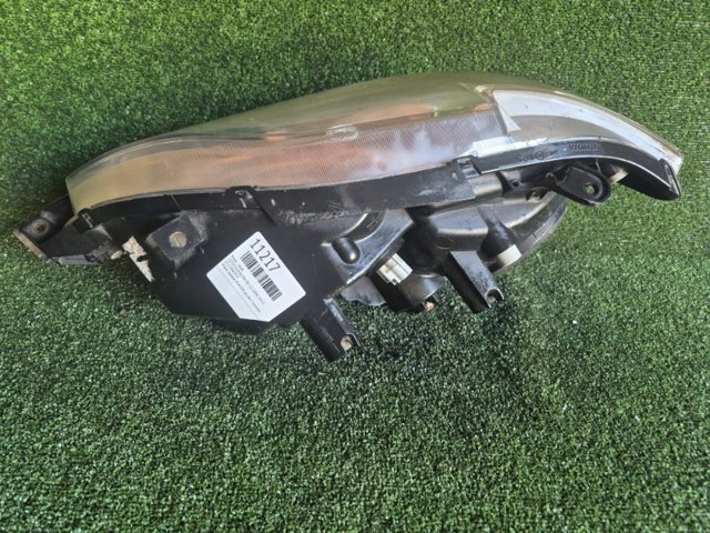 81110AC050 TOYOTA Правая фара купить в Черновцы