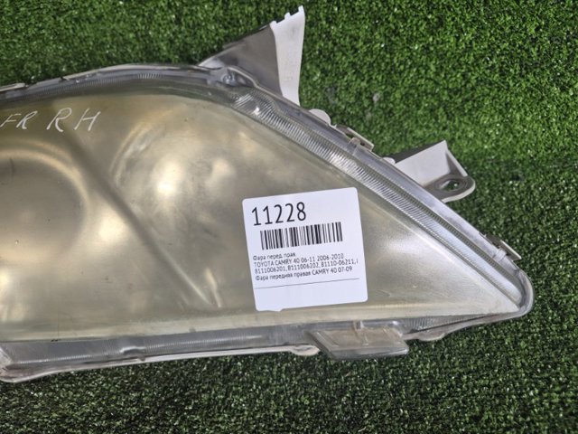 TOYOTA 8113033610 Правая фара в наличии Ирпень