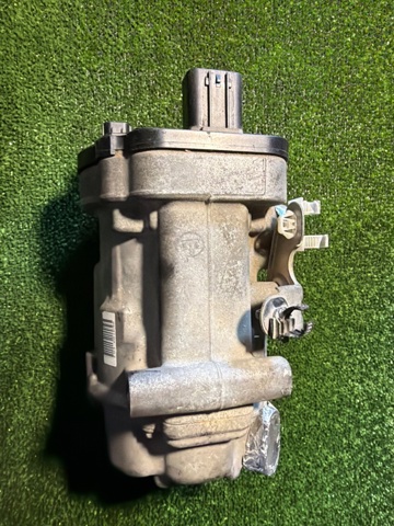 Компрессор кондиционера 8837047092 TOYOTA