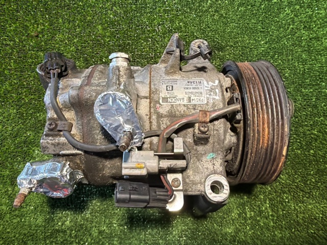 Компрессор кондиционера 926004GB0A NISSAN