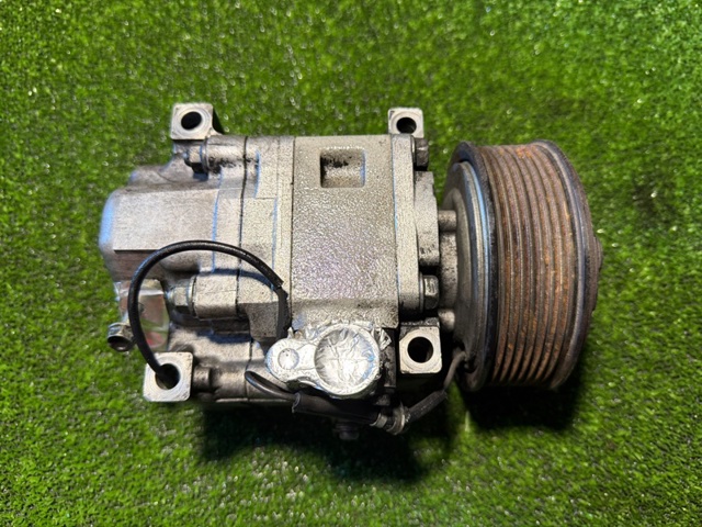 Компрессор кондиционера EH6461450 MAZDA