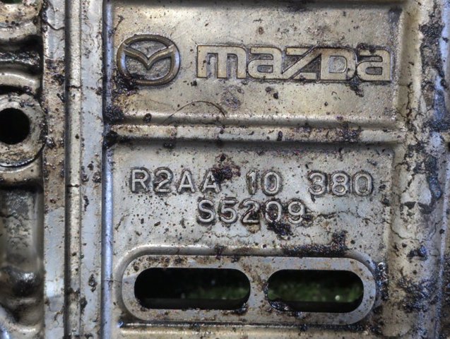MAZDA R2AA10380C Поддон масляный картера двигателя, верхняя часть в наличии Павлоград