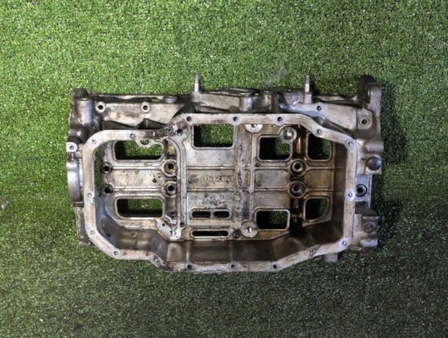 Поддон масляный картера двигателя, верхняя часть R2AA10380C MAZDA
