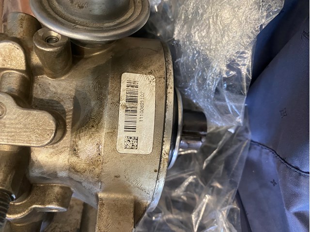 Насос топливный высокого давления 94811031554 PORSCHE