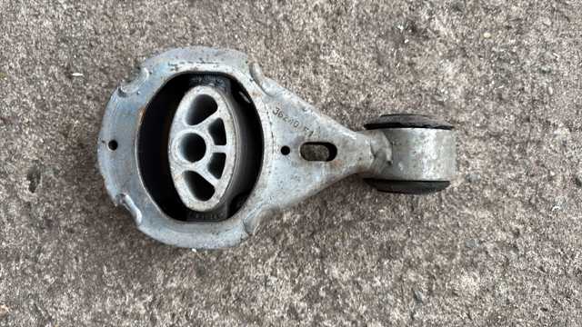 112387776R RENAULT Передняя опора двигателя купить в Чернигов