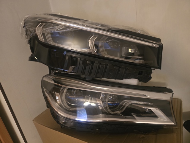 Вставка фары правой 63117408710 BMW
