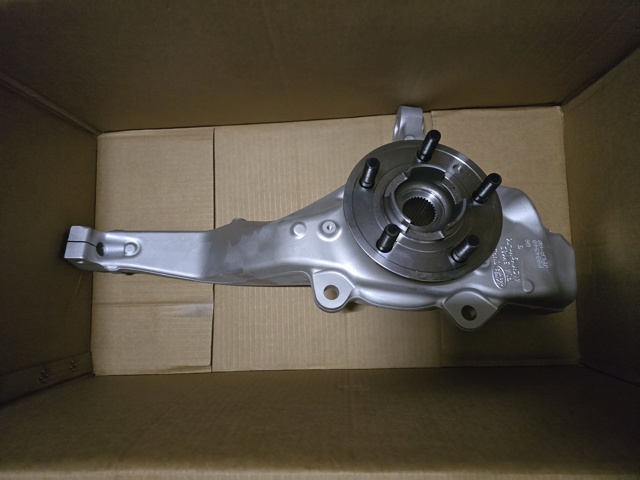LR098754 LAND ROVER Цапфа передняя левая купить в Сумы