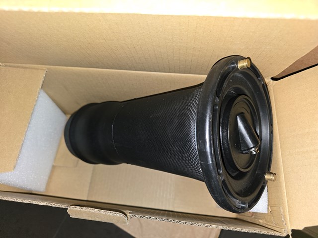 RKB101460 LAND ROVER Пневмоподушка (пневморессора) моста заднего купить в Ужгород