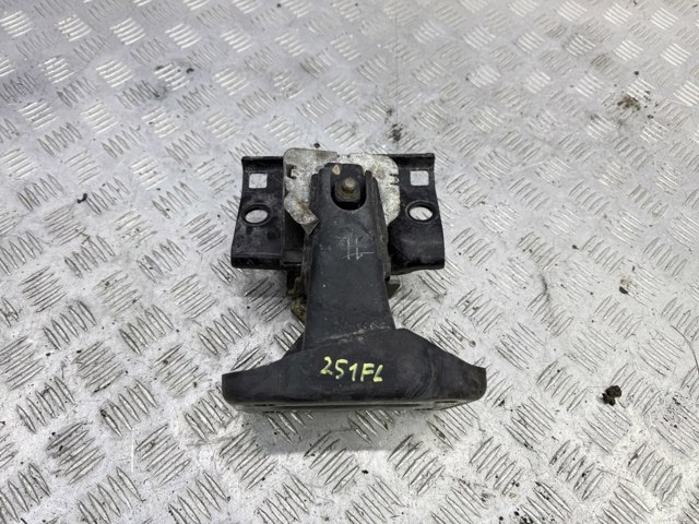 Кронштейн подушки (опоры) двигателя, левой 112331LA0A NISSAN