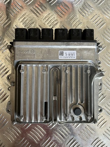 Модуль управления двигателем 12149897837 BMW