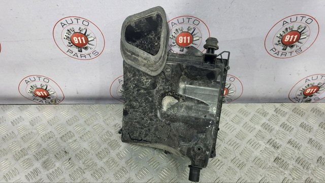 Корпус воздушного фильтра, нижняя часть 13301777 GM