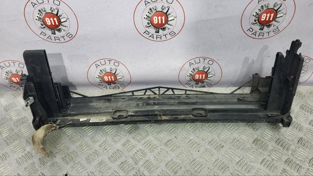 Рамка крепления радиатора, верхняя часть 17107577117 BMW