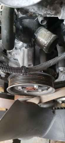 Шкив помпы водяного насоса Nissan Armada
