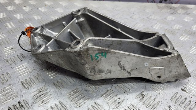 Кронштейн подушки (опоры) двигателя, левой 22116861559 BMW