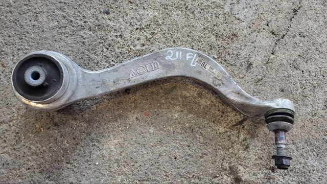 Рычаг передней подвески нижний, правый 31106879847 BMW