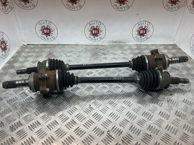 Полуось задняя, правая 396001BB0A NISSAN