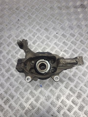Цапфа (поворотный кулак) передний левый 40015JP00A NISSAN