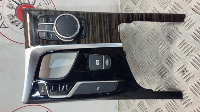 Накладка консоли рычага переключения передач АКПП 51169330688 BMW