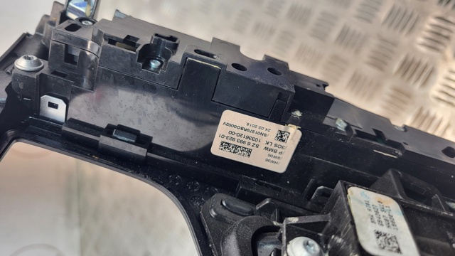 BMW 51169330688 Накладка консоли рычага переключения передач АКПП в наличии Украина