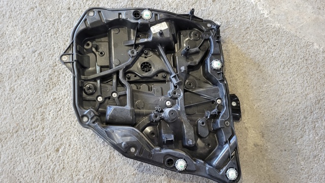  Механизм стеклоподъемника правой задней двери 51337487088 BMW