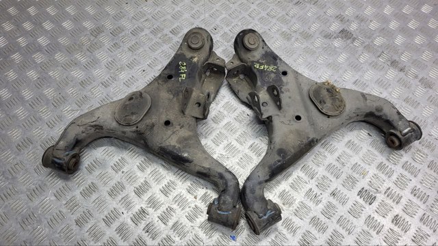 Правый рычаг передней нижней подвески 545005ZA0A NISSAN