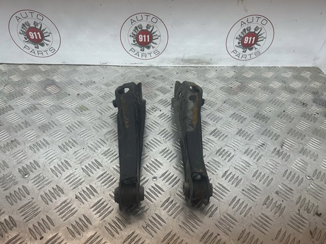 Балансир задний правый 551A01BA0A NISSAN