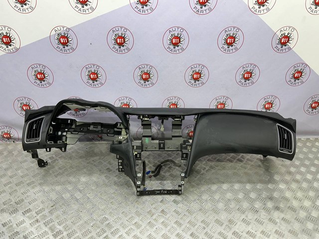 Передняя панель 682005CB5A NISSAN