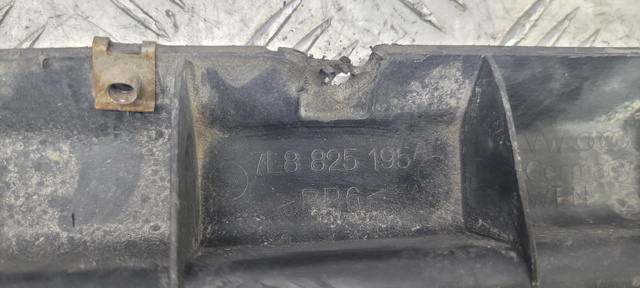 Кронштейн крепления защиты двигателя 7L8825195A VAG