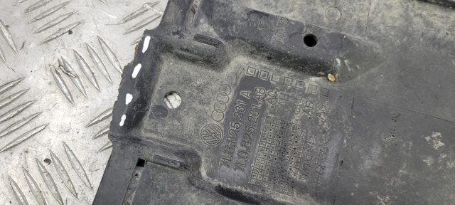VAG 7L8825231A Защита двигателя задняя в наличии Кривой Рог