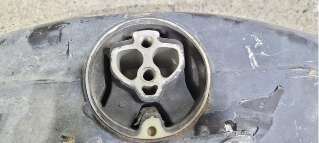 VAG 7P0399225B Балка крепления коробки передач в наличии Чернигов
