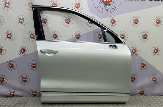 Пассажирская передняя дверь 7P0831056 VAG