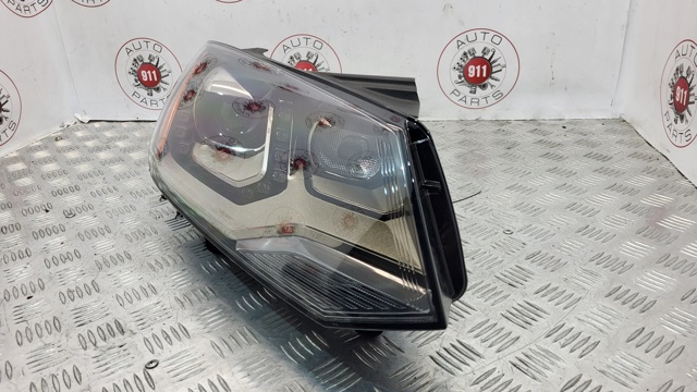 VAG 7P1941752A Правая фара в наличии Николаев