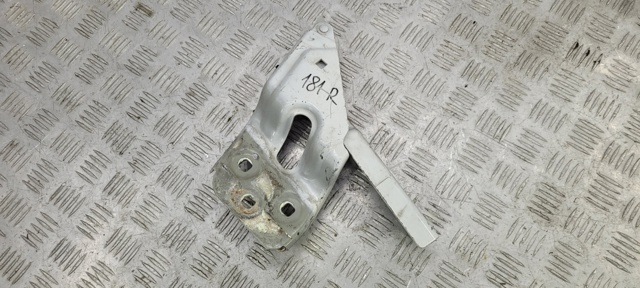 Правая петля капота  7P6823302 VAG