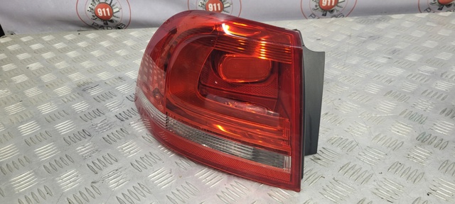 Задняя левая внешняя фара 7P6945095G VAG