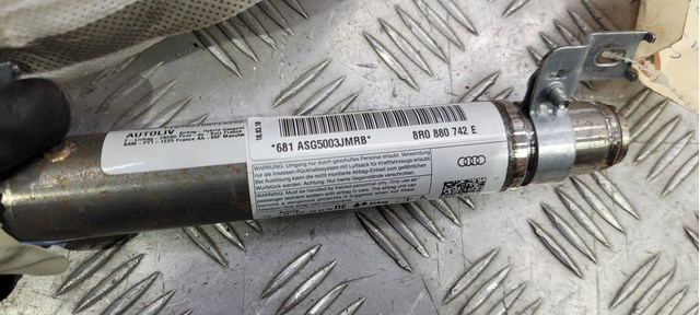 VAG 8R0880742E Шторка боковая, правая в наличии Запорожье
